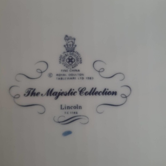 Vintage‎ Royal Doulton Lincoln Pattern 10" Oval Vegetable Serving Bowl - Picture 8 of 8